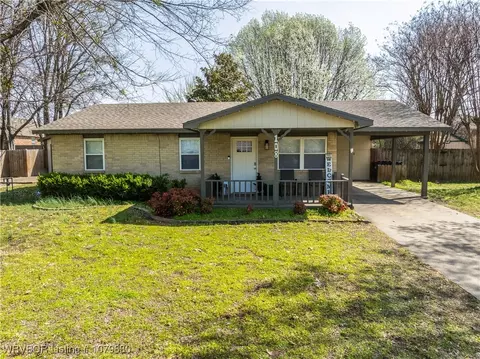 108 N 37th St, Van Buren, AR 72956
