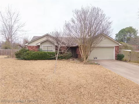 5501 S 93rd Cir, Fort Smith, AR 72903