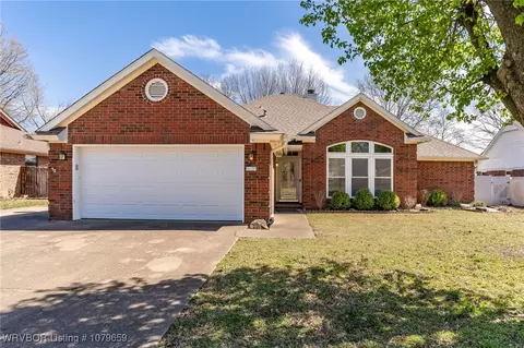 632 Meadowbrook Dr, Alma, AR 72921