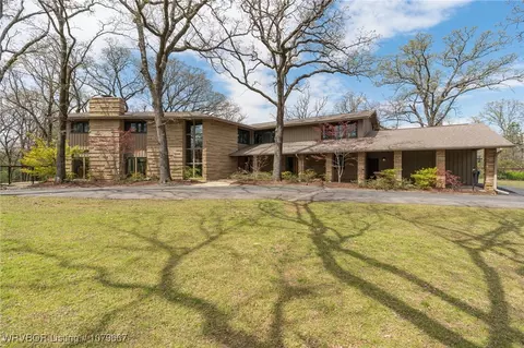 4 Berry Hill Rd, Fort Smith, AR 72903