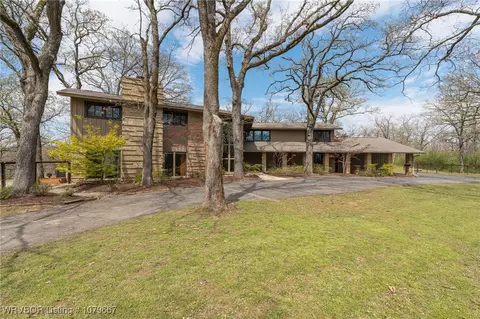 4 Berry Hill Rd, Fort Smith, AR 72903 photo 2
