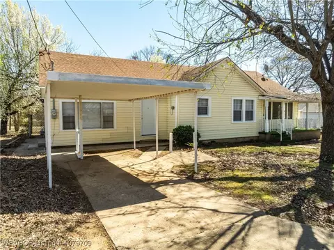 520 N 17th St, Van Buren, AR 72956
