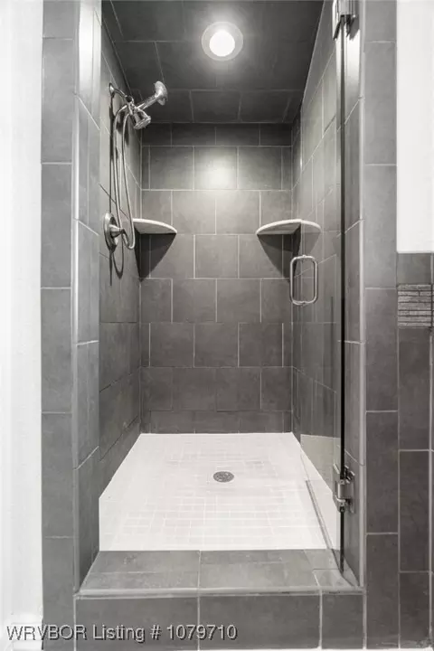 Bath - 12200 Stonechase Dr, Fort Smith, AR 72916 photo 3 of 4