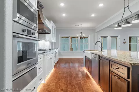 Kitchen - 12200 Stonechase Dr, Fort Smith, AR 72916 photo 1 of 2