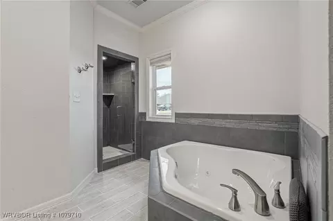 Bath - 12200 Stonechase Dr, Fort Smith, AR 72916 photo 2 of 4