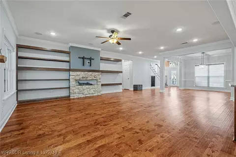 Living - 12200 Stonechase Dr, Fort Smith, AR 72916 photo 3 of 4