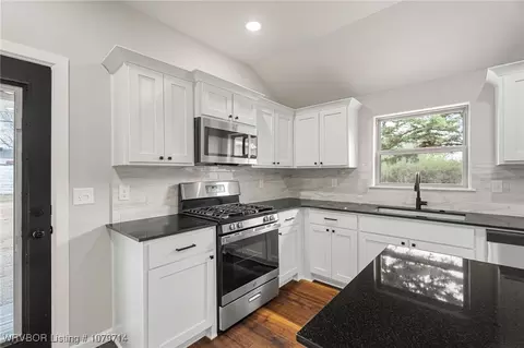 Kitchen - 1100 B St, Barling, AR 72923 photo 1 of 2