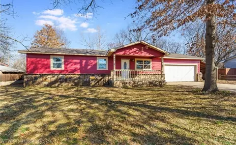 74 Pleasant St, West Fork, AR 72774
