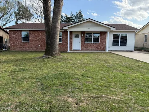 107 Farris Ave, Pocola, OK 74902