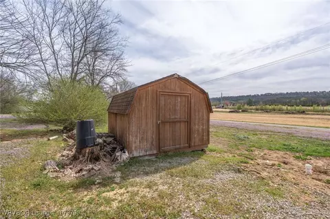 Exterior - 519 S 10th St, Paris, AR 72855 photo 5 of 6