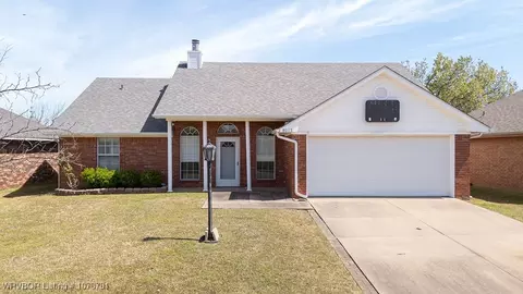 8013 S 25th St, Fort Smith, AR 72908