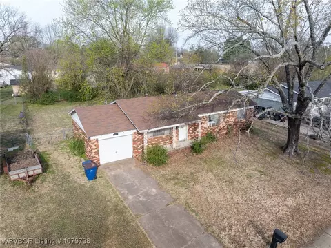 View/Area - 8012 Holly Ave, Fort Smith, AR 72908 photo 1 of 13