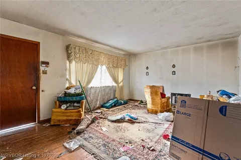 Living - 8012 Holly Ave, Fort Smith, AR 72908 photo 2 of 4