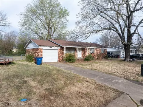 Exterior - 8012 Holly Ave, Fort Smith, AR 72908 photo 4 of 19