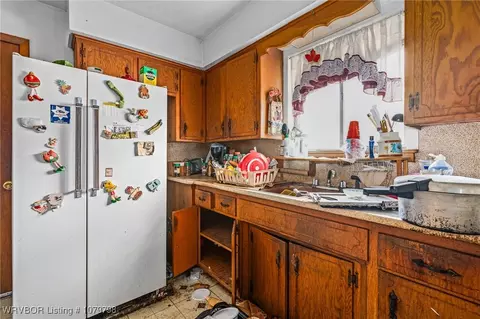 Kitchen - 8012 Holly Ave, Fort Smith, AR 72908 photo 2 of 2