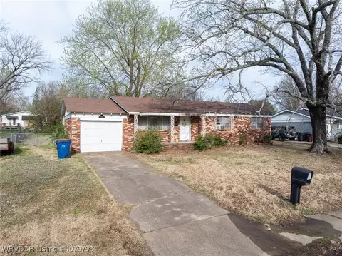 Exterior - 8012 Holly Ave, Fort Smith, AR 72908 photo 5 of 19