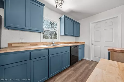 Kitchen - 1423 S 12th St, Fort Smith, AR 72901 photo 2 of 3
