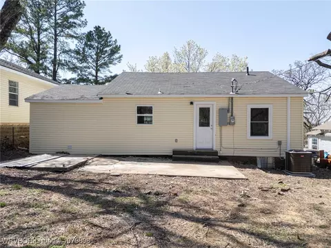 Exterior - 1423 S 12th St, Fort Smith, AR 72901 photo 2 of 5