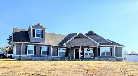 202 Rose Dr, Pocola, OK 74902