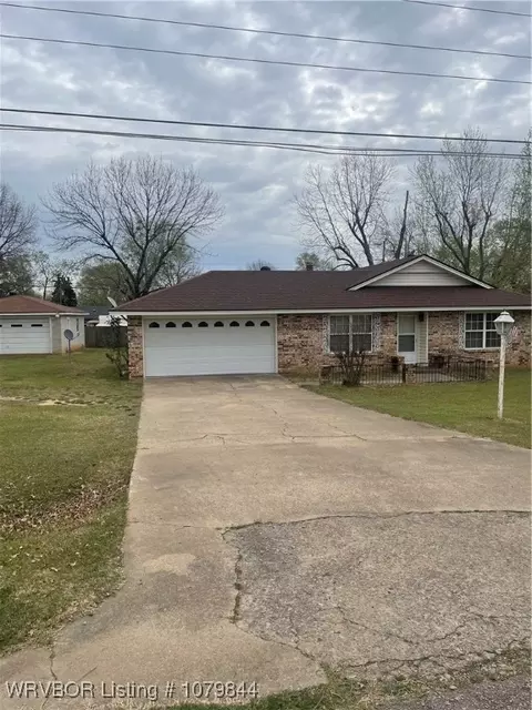 606 Highland Dr, Charleston, AR 72933