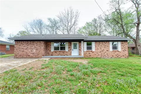 810 Church Ave, Mulberry, AR 72947