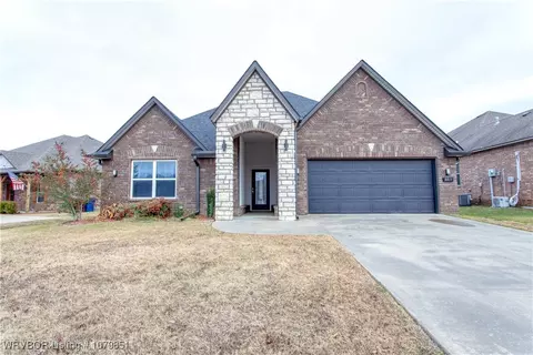 8811 S 36th Ter, Fort Smith, AR 72908