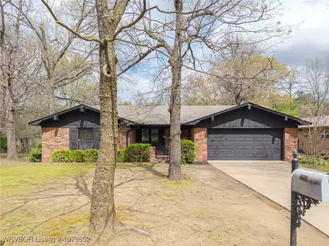 3215 S Fresno St, Fort Smith, AR 72903 photo 2