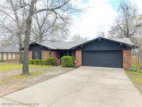 3215 S Fresno St, Fort Smith, AR 72903 photo 3