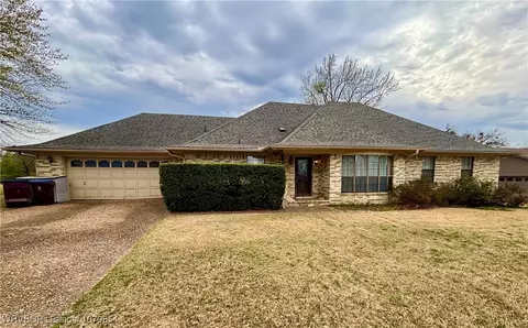 9708 Jenny Lind Rd, Fort Smith, AR 72908