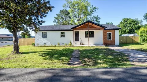 608 Grace St, Muldrow, OK 74948