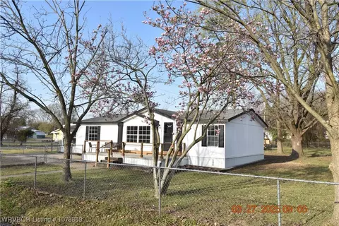 701 N Pine St, Sallisaw, OK 74955