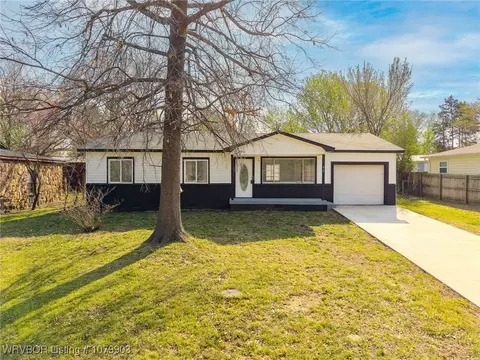 810 Highland St, Van Buren, AR 72956