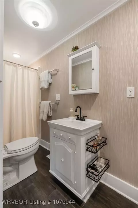 Bath - 2215 R St, Fort Smith, AR 72901 photo 2 of 2
