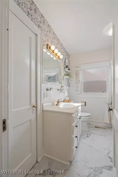 Bath - 2215 R St, Fort Smith, AR 72901 photo 1 of 2