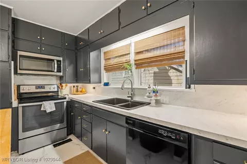 Kitchen - 2215 R St, Fort Smith, AR 72901 photo 3 of 3