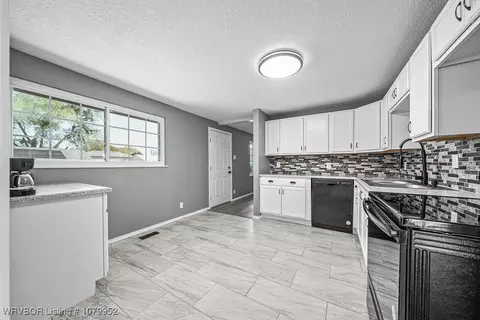 Kitchen - 7724 Colony Ln, Fort Smith, AR 72908 photo 1 of 4