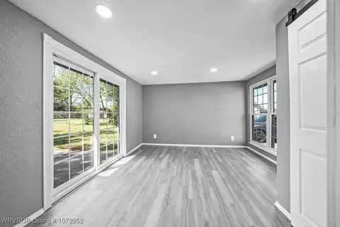 Living - 7724 Colony Ln, Fort Smith, AR 72908 photo 1 of 5