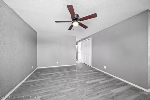 Living - 7724 Colony Ln, Fort Smith, AR 72908 photo 3 of 5
