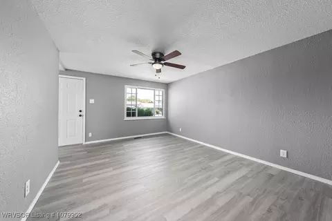 Living - 7724 Colony Ln, Fort Smith, AR 72908 photo 5 of 5