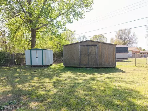 Exterior - 7724 Colony Ln, Fort Smith, AR 72908 photo 6 of 8