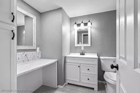 Bath - 7724 Colony Ln, Fort Smith, AR 72908 photo 1 of 2