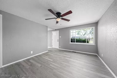 Living - 7724 Colony Ln, Fort Smith, AR 72908 photo 4 of 5