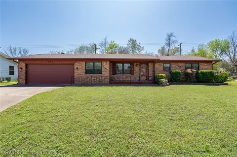 1812 Hermitage Cir, Fort Smith, AR 72908