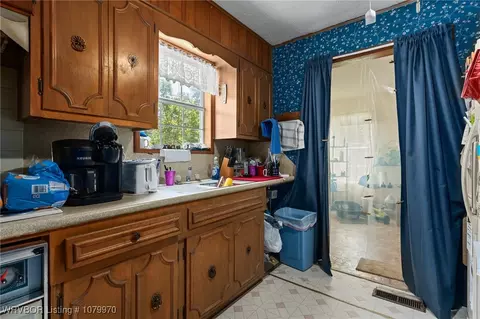 Kitchen - 421 N 47th St, Fort Smith, AR 72903 photo 3 of 3