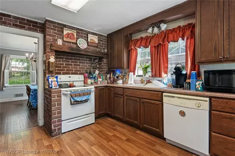 Kitchen - 421 N 47th St, Fort Smith, AR 72903 photo 1 of 3