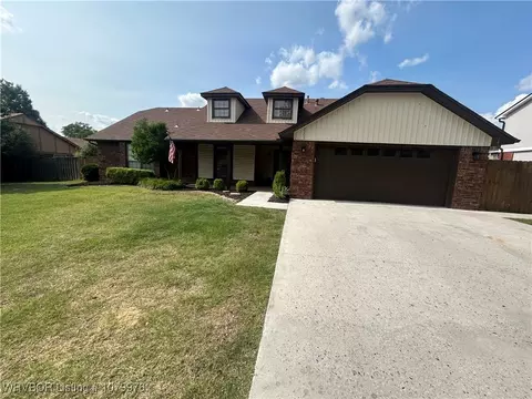 2205 Crosshill Rd, Fort Smith, AR 72908