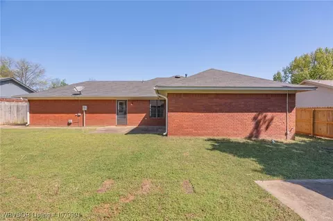 2205 Meadow Ln, Barling, AR 72923 photo 7
