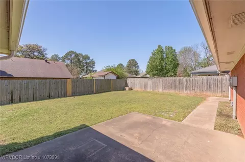 2205 Meadow Ln, Barling, AR 72923 photo 5