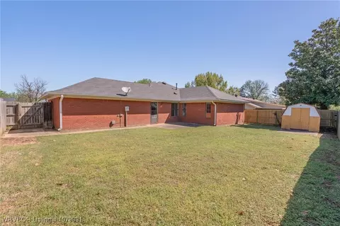 2205 Meadow Ln, Barling, AR 72923 photo 6
