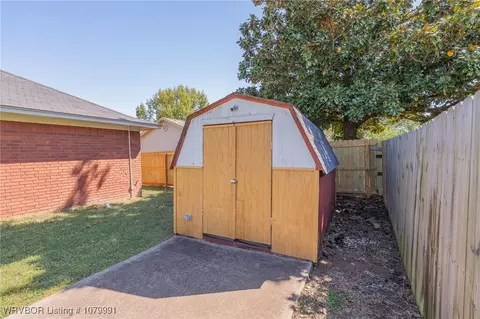 2205 Meadow Ln, Barling, AR 72923 photo 8